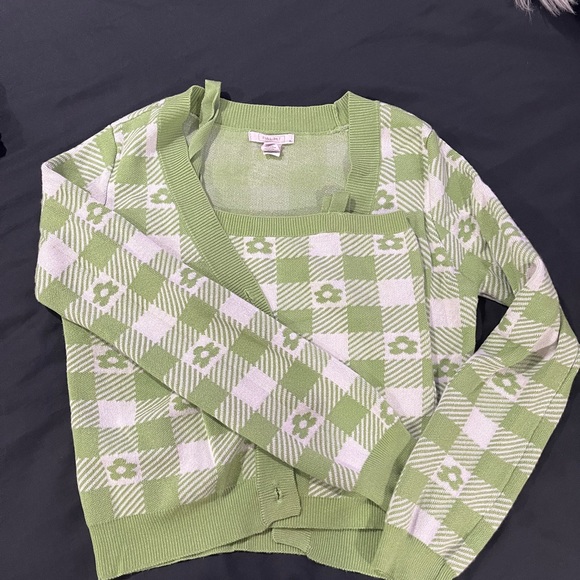 Assorted Clothes. - Picture 7 of 15